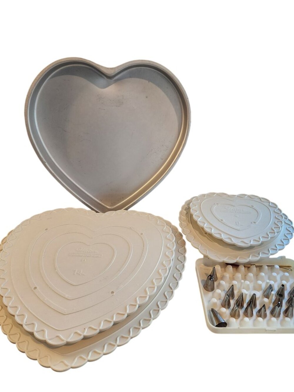 Wilton Heart Shaped Cake Pan 15" and Platters 16, 14, 10 & 8" assorted Tips